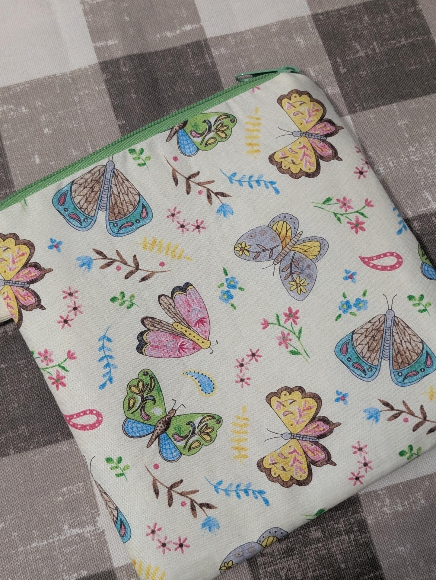 Notion Pouch for Holding Crochet Hooks with Silicone Beads Focal Topper Ergonomic Handle